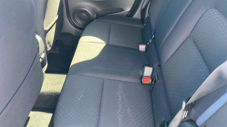 Nissan Juke 1.0 DiG-T N-Connecta 5dr Petrol Hatchback